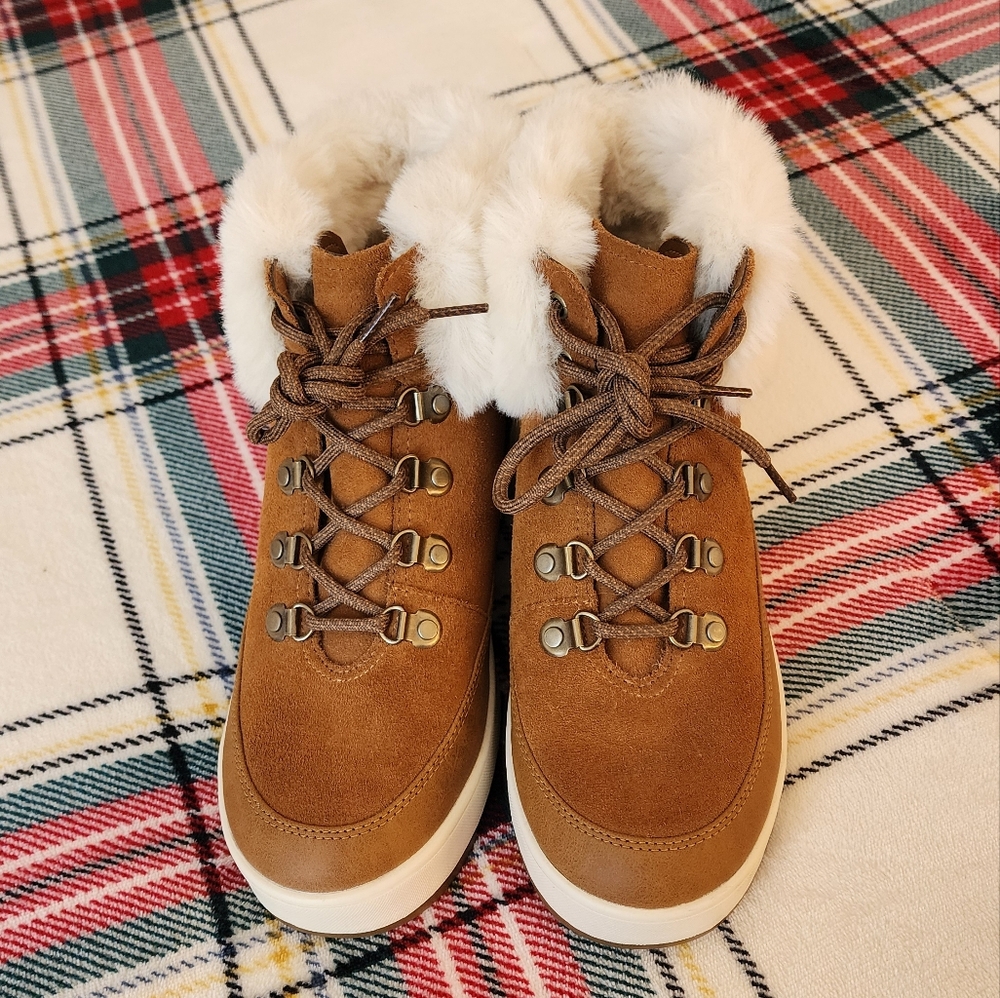 Koolaburra by Ugg Tynlee Lace Up Boots (NEW)